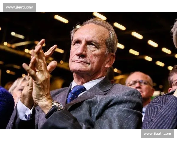 雷记调侃狄龙 - 琼斯日引争议 俄城市长力挺：冠军荣耀永不褪色